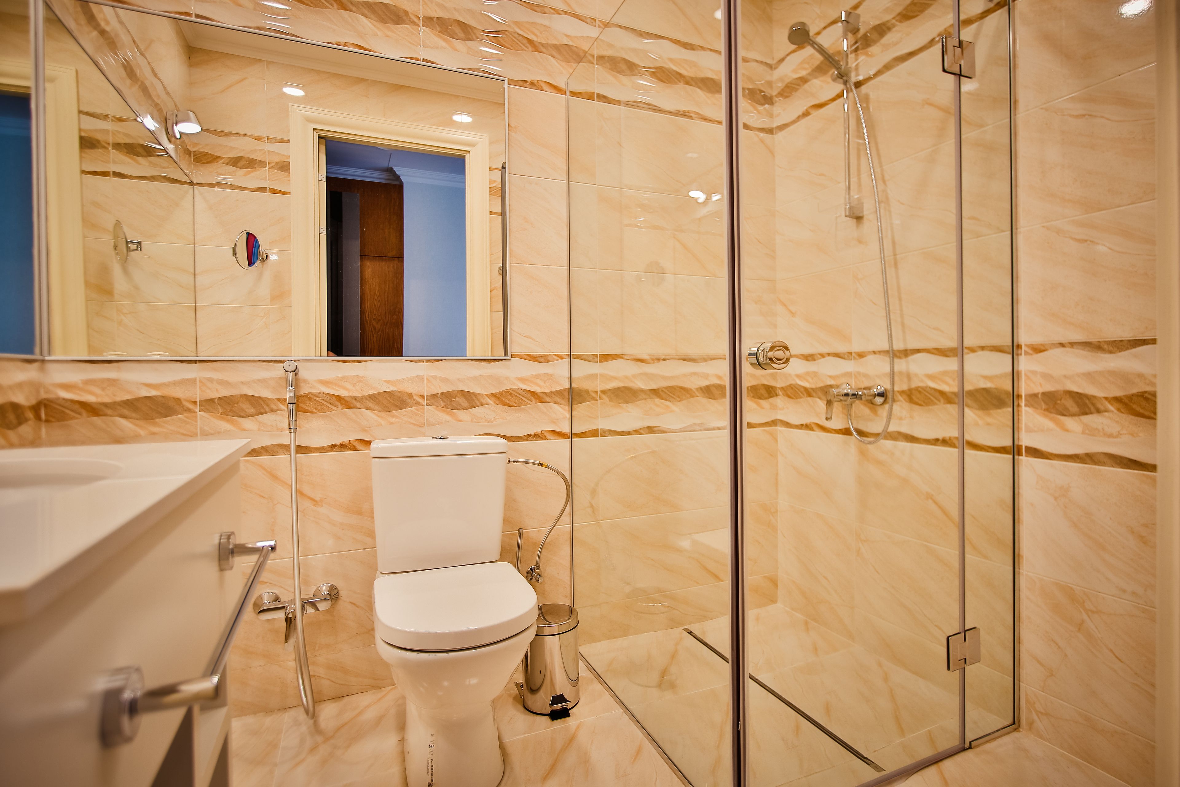 shower, rainfall showerhead, free toiletries, hair dryer