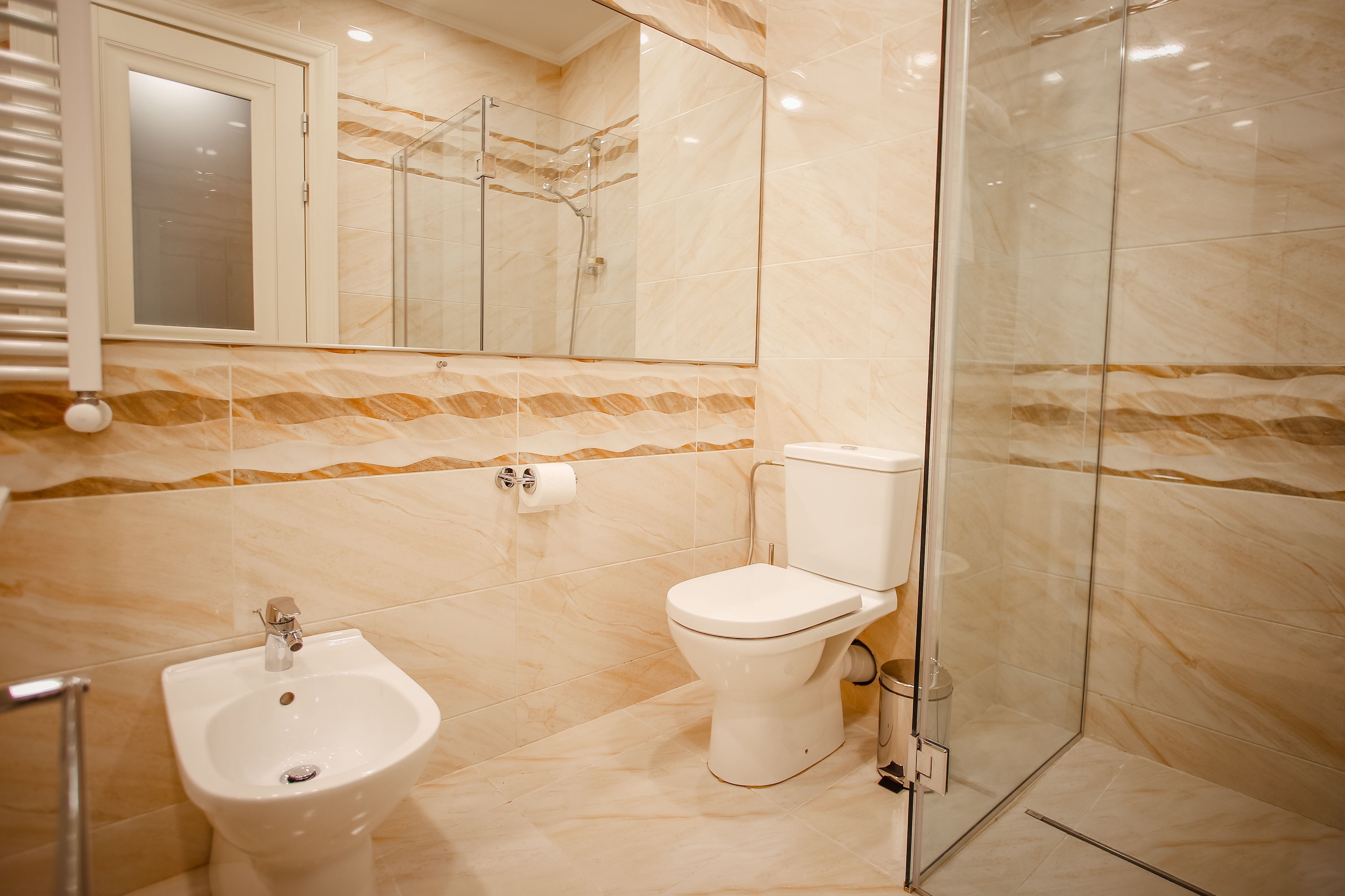 shower, rainfall showerhead, free toiletries, hair dryer