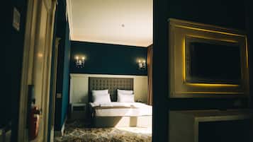 Suite Junior | Minibar, brankas, meja kerja, dan tirai kedap cahaya