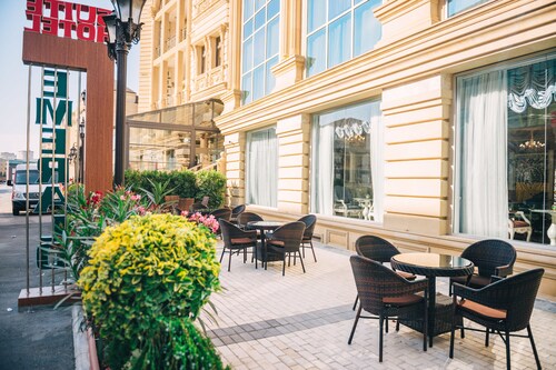 Emerald Suite Hotel