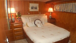 Deluxe Cabin | 3 bedrooms, premium bedding, iron/ironing board, WiFi (free)