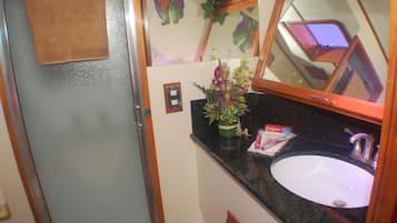 Family House | Bilik Mandi | Pancuran mandi, kelengkapan dandanan diri percuma, pengering rambut