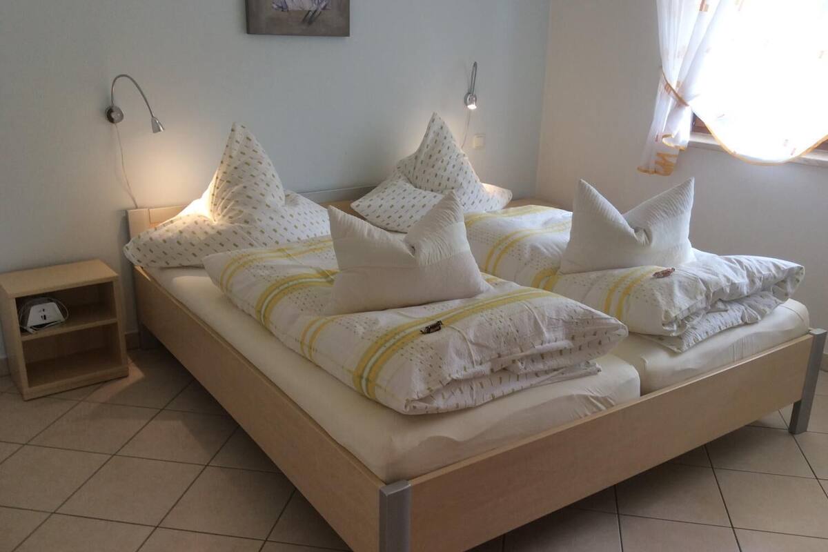 Familienapartment, 1 Schlafzimmer, Nichtraucher, Terrasse | Schallisolierte Zimmer, kostenloses WLAN, Bettwäsche