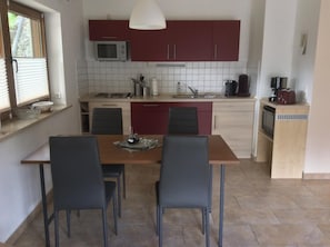 Condo familiar, 1 habitación, para no fumadores, Terraza | Cocina privada | Refrigerador, microondas, horno y parrilla de estufa 