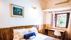 Comfort Room | Minibar, blackout drapes, WiFi (free), individually furnished - VELINN Pousada Praia do Perequê (Ilhabela)