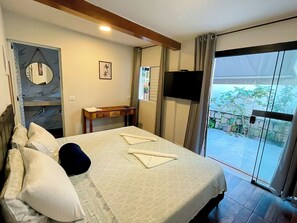 Habitación doble estándar | Minibar, muebles diferentes, cortinas blackout y wifi gratis