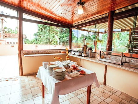 Free daily buffet breakfast