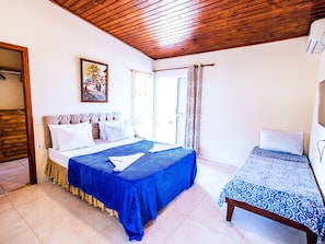Quarto superior | 1 quarto, frigobar, individualmente mobiliados, cortinas blackout