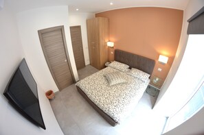 Deluxe-Dreibettzimmer | Schreibtisch, kostenloses WLAN, Bettwäsche