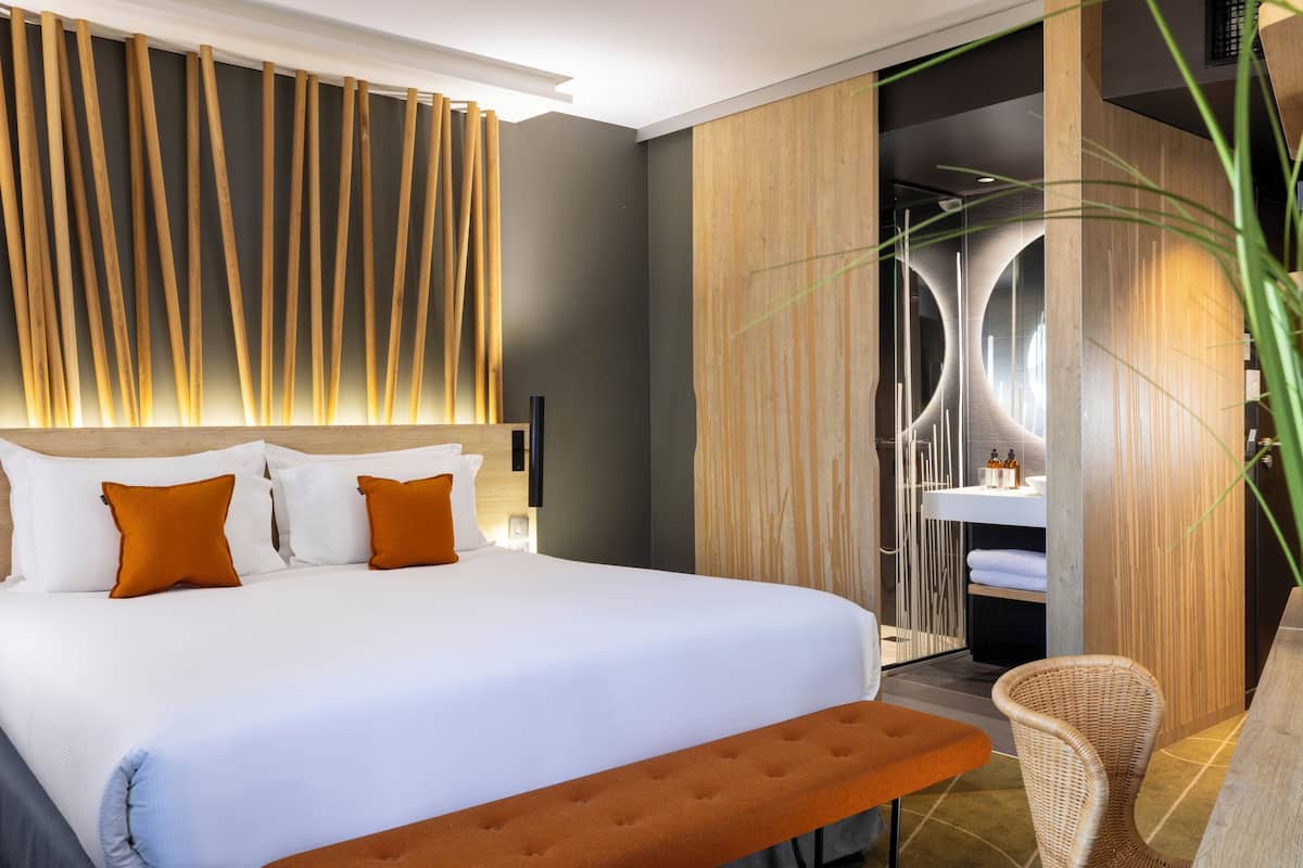 Classic Room, 1 King Bed | 고급 침구, 객실 내 금고, 책상, 노트북 작업 공간