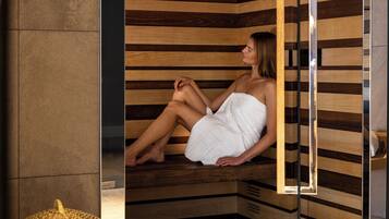 Couples treatment room(s), sauna, steam room, massages