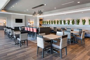 Free daily buffet breakfast  - Comfort Suites Kennewick at Southridge (Kennewick)