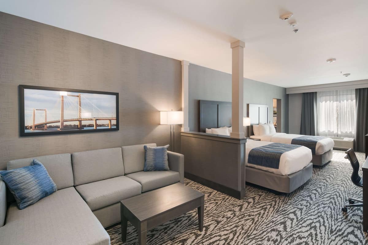 1 bedroom, desk, laptop workspace, blackout curtains