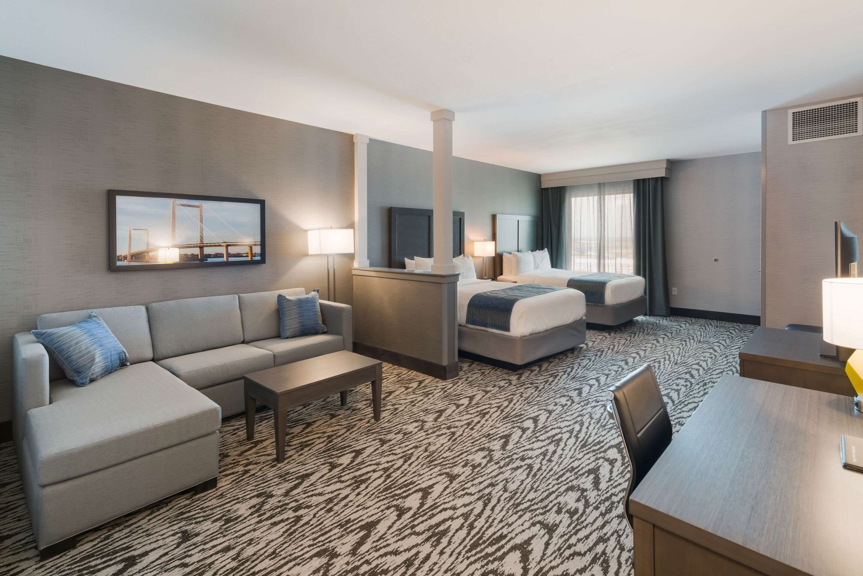 1 bedroom, desk, laptop workspace, blackout curtains