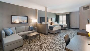 書桌、手提電腦工作空間、遮光窗簾/窗簾、熨斗/熨衫板