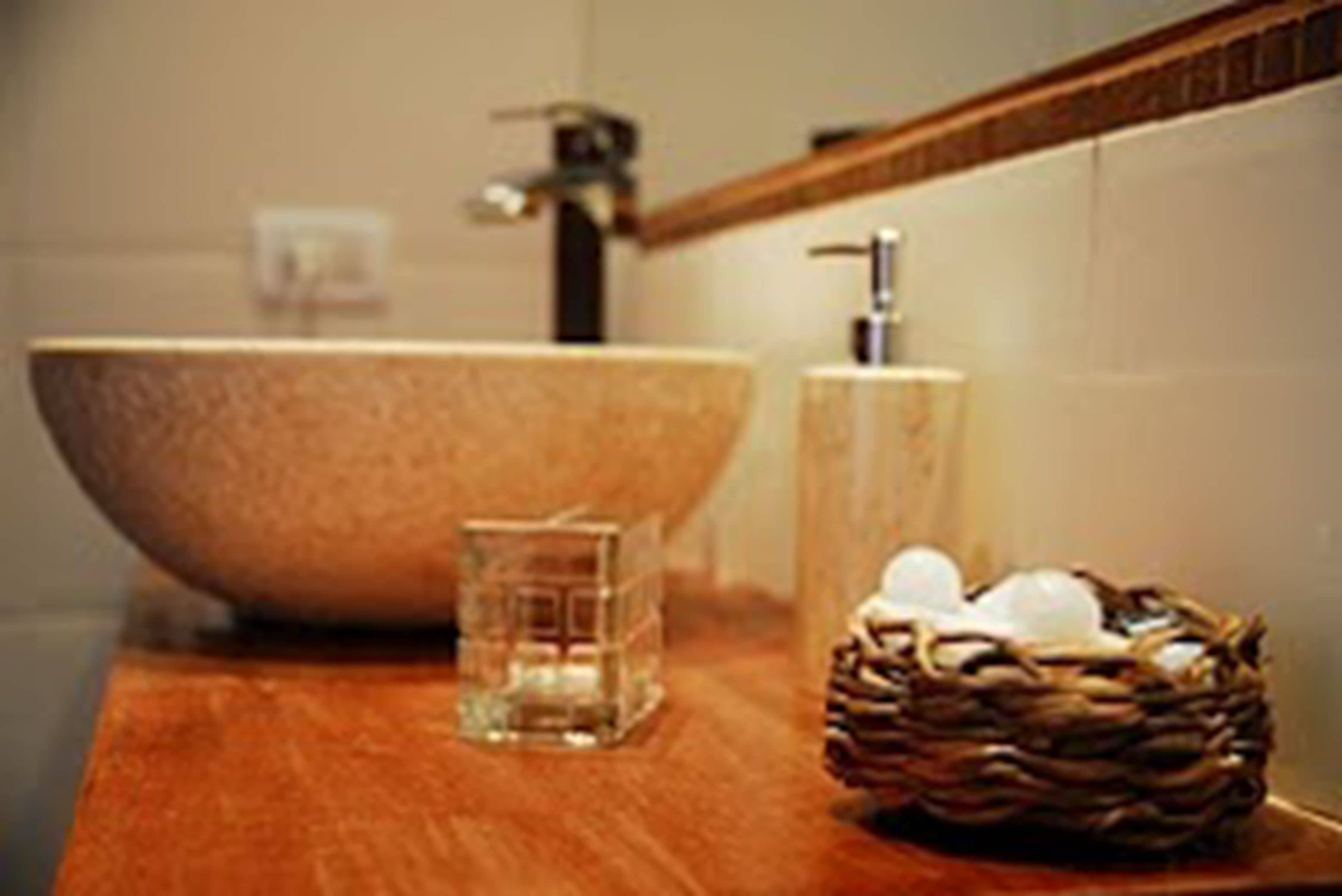 shower, rainfall showerhead, free toiletries, hair dryer