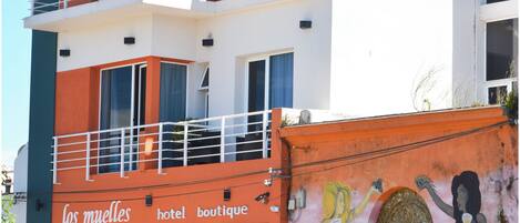 Fachada de la propiedad