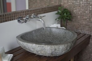 Standard Room | Bathroom