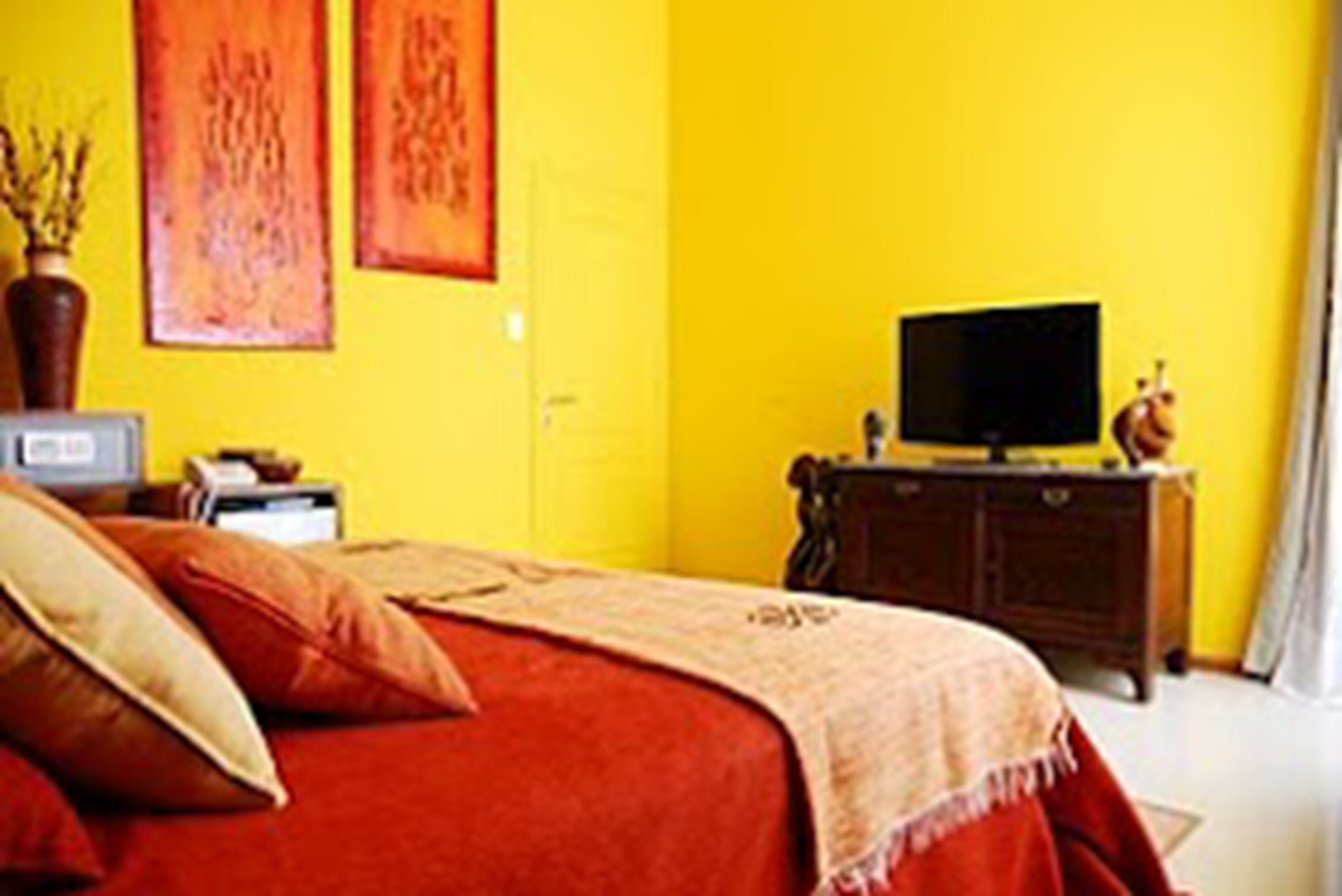 standard room | premium bedding, minibar, in-room safe, individually decorated