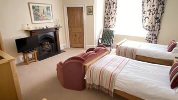 Twin Room | 1 bedroom, iron/ironing board, free WiFi, bed sheets