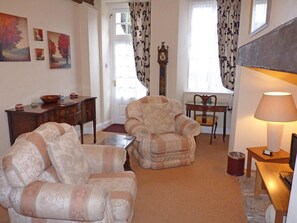 Flat-screen TV - Town Mills B &B (Dulverton)