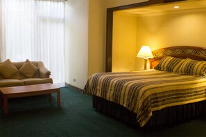 Executive Suite, 1 Double Bed | Premium bedding, in-room safe, desk, iron/ironing board - Apart-Hotel Posada San Judas (Guatemala City)