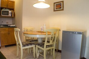 Executive Suite, 1 Double Bed | Private kitchenette | Fridge, microwave, stovetop, coffee/tea maker