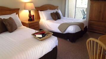 Basic Apartment, 2 Double Beds, Non Smoking | Iron/ironing board, free WiFi, bed sheets