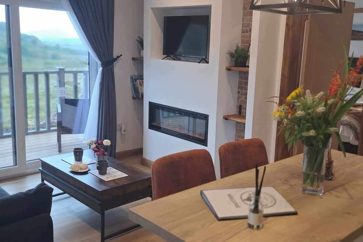 Double Room (Primrose Cabin Selfcatering No pets) | 1 bedroom, bed sheets