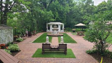 Grand Suite, 1 King Bed, Jetted Tub, Ground Floor | Courtyard view