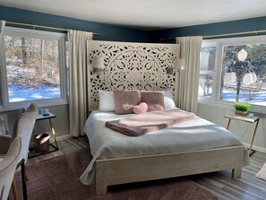 Romantic Studio Suite, 1 King Bed, Jetted Tub, Ground Floor | Egyptian cotton sheets, premium bedding, pillowtop beds