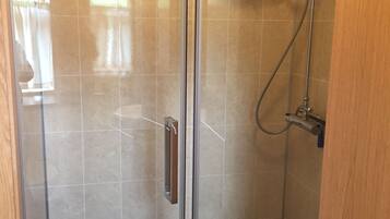 Apartemen Keluarga, Beberapa Tempat Tidur, pemandangan samudra | Kamar mandi | Pengering rambut dan handuk