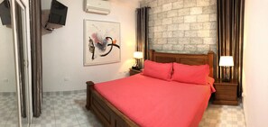 3 Schlafzimmer, hochwertige Bettwaren, Zimmersafe, individuell dekoriert