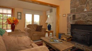 Room | Living room - The Wilderness Cottage (Evergreen)