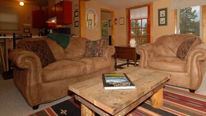 Room | Living room - The Wilderness Cottage (Evergreen)