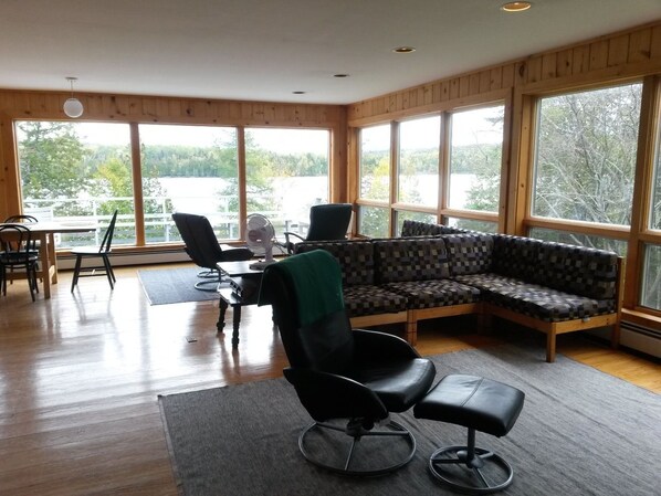 Rom | Oppholdsområde | TV og DVD-spiller