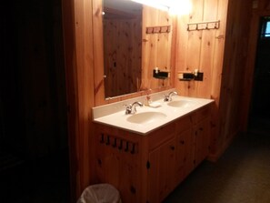 Bathroom - Dodge View (Rangeley)