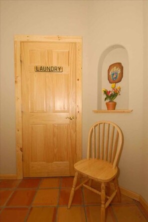 Room | 1 bedroom, desk, iron/ironing board - The Writers Nest (Evergreen)