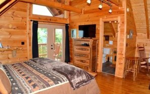 Huone | 2 makuuhuonetta, silitysrauta/-lauta