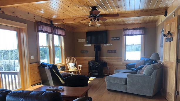Living area - Dilly Lodge (Rangeley)