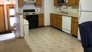 Quarto | Cozinha privada | Cafeteira/chaleira, geladeira, micro-ondas