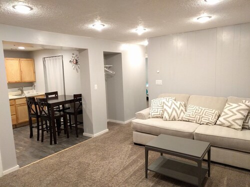 2 Bedroom Basement Apartment Quiet Neighborhood