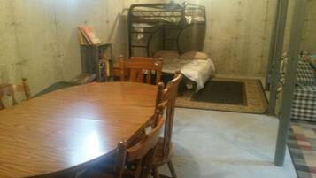 Room | Living area | TV, DVD player