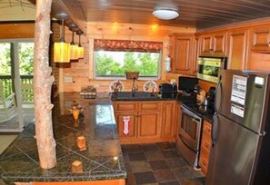 Quarto | Cozinha privada | Geladeira, micro-ondas, cafeteira/chaleira