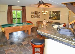 Room | Private kitchen | Fridge, microwave, coffee/tea maker