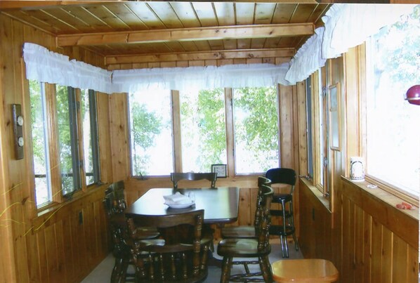 Room | In-room dining