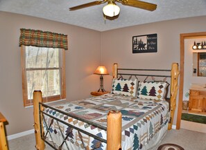 Room | 2 bedrooms, iron/ironing board, bed sheets - Heaven's Cove (Sevierville)