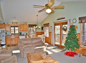 Room | Living area | TV - Heaven's Cove (Sevierville)