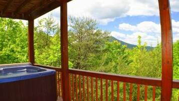 Room | Jetted bathtub