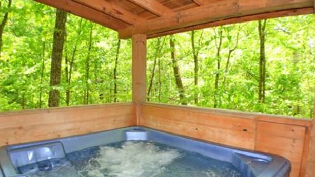 Bain à remous extérieur